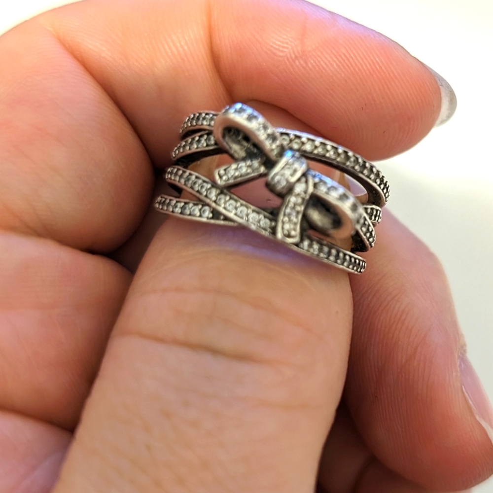 Pandora bow ring
